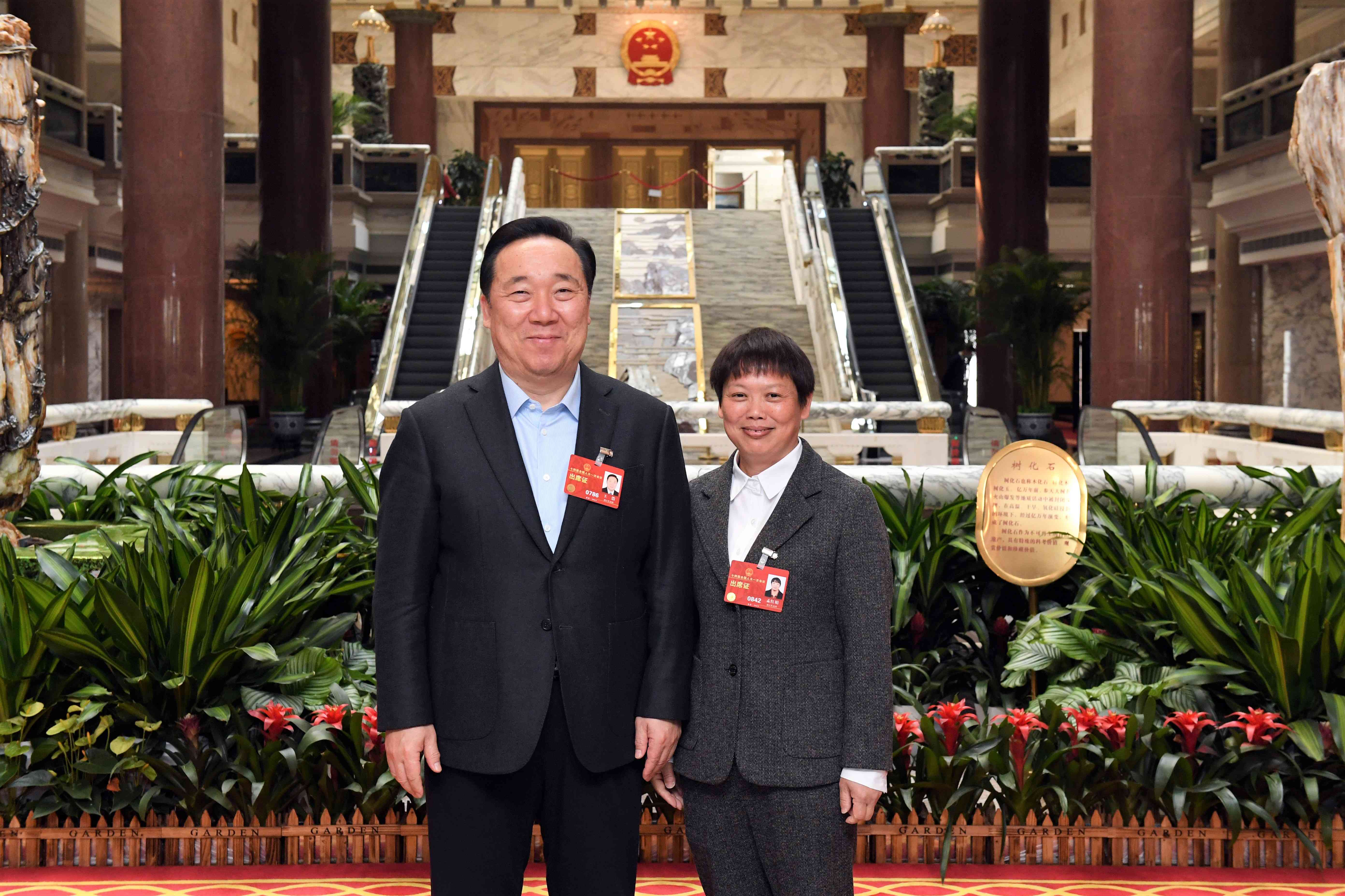 53、2023年1月15日，浙江省第十四屆人民代表大會第一次會議舉行第三次全體會議，我司紹興工廠車間主任孟紅娟當(dāng)選全國人大代表。.jpg
